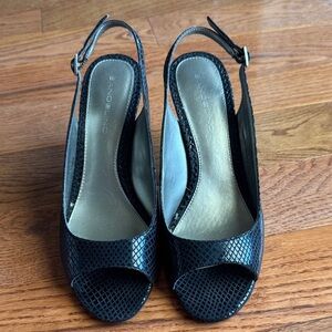 Bandolino Textured Black Peep-Toe Heels